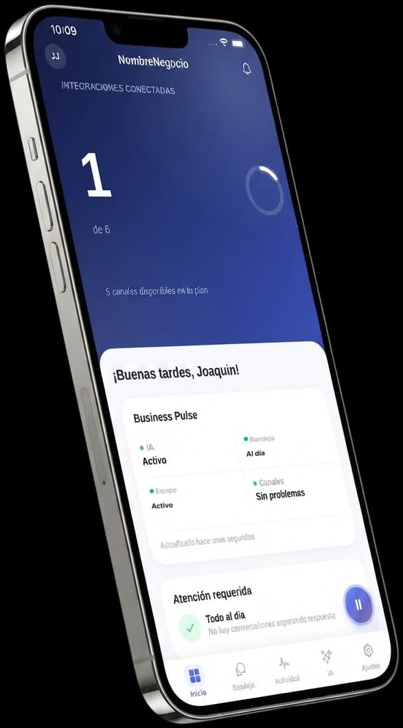 El inicio de Avenza en un teléfono: saludo al dueño del negocio, un resumen del estado del asistente y sus canales, y un aviso de que no hay conversaciones esperando respuesta.